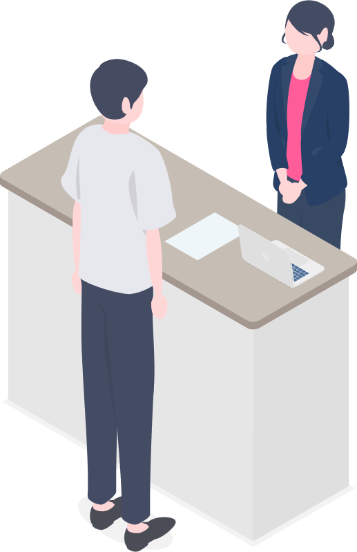 カウンター越しに来客者の男性と向き合う女性スタッフが受付・窓口対応をしている。